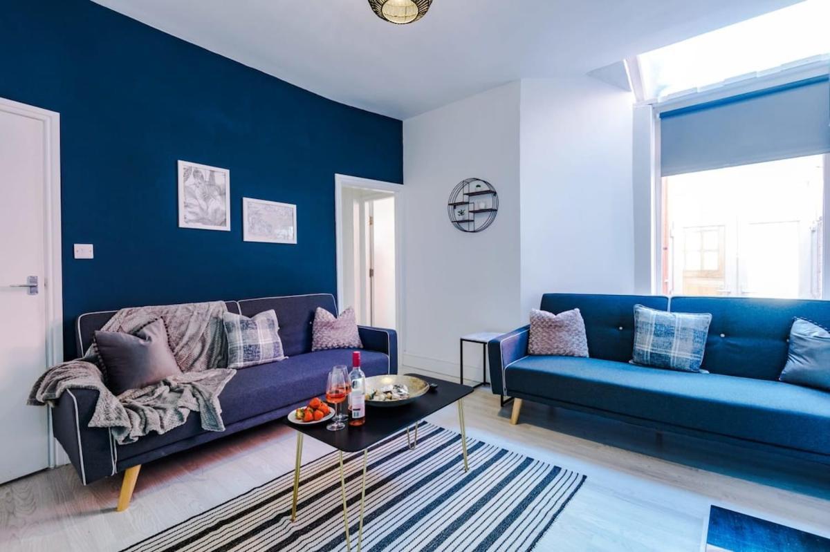 Large 4 Bedroom Home With Free Parking Near Mediacityuk 맨체스터 외부 사진