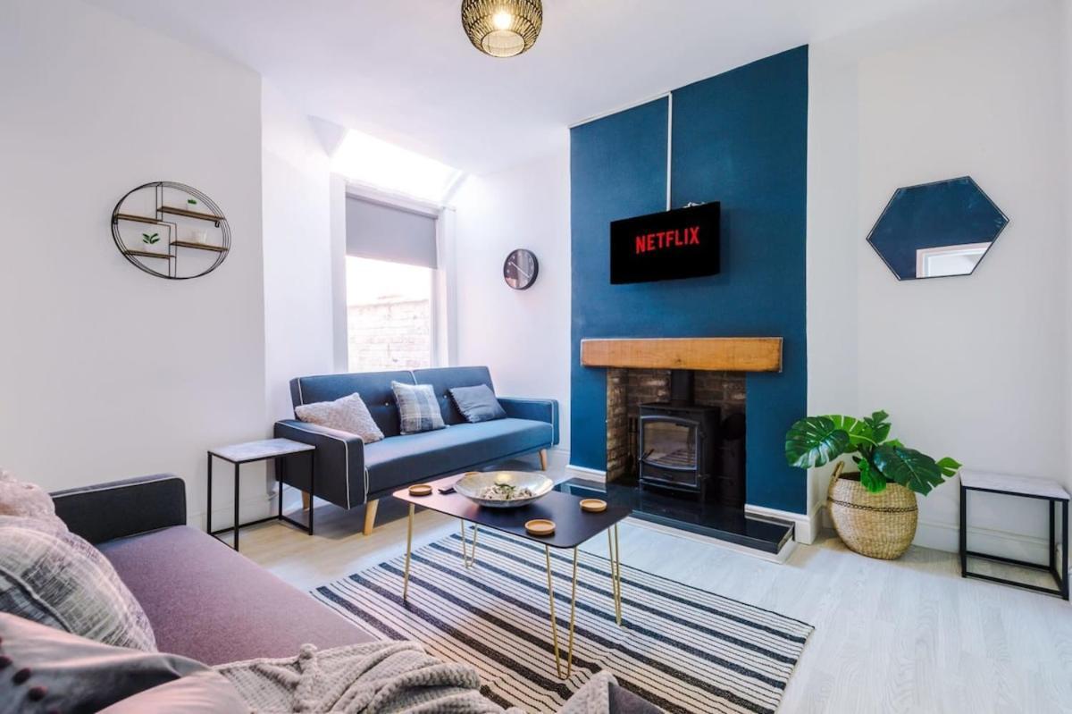 Large 4 Bedroom Home With Free Parking Near Mediacityuk 맨체스터 외부 사진