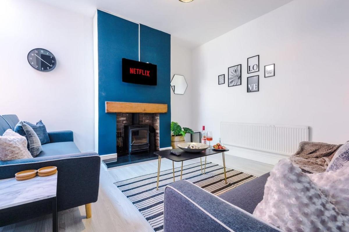 Large 4 Bedroom Home With Free Parking Near Mediacityuk 맨체스터 외부 사진