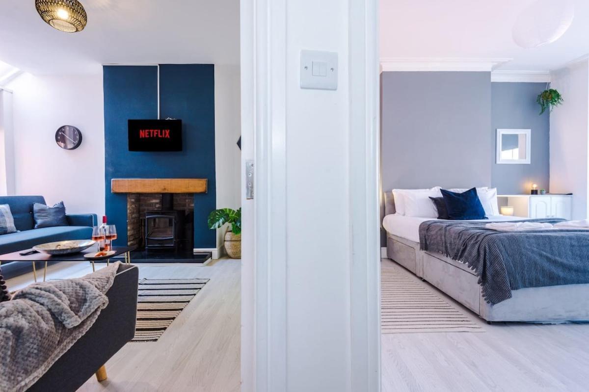 Large 4 Bedroom Home With Free Parking Near Mediacityuk 맨체스터 외부 사진
